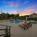 Villa Malenica *