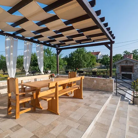 Malenica - Pool And 1000m2 Fenced Garden