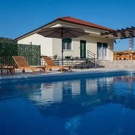 Villa Malenica - Pool And 1000m2 Fenced Garden Danilo Biranj