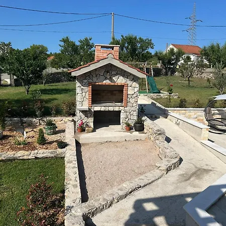 Malenica - Pool And 1000m2 Fenced Garden Willa