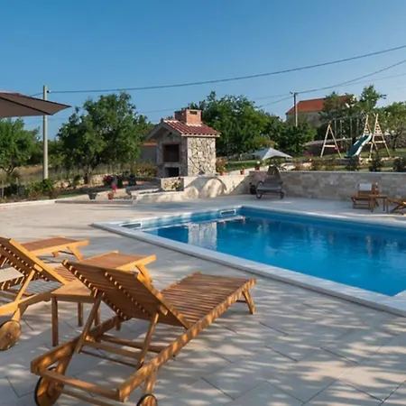 Willa Malenica - Pool And 1000m2 Fenced Garden *