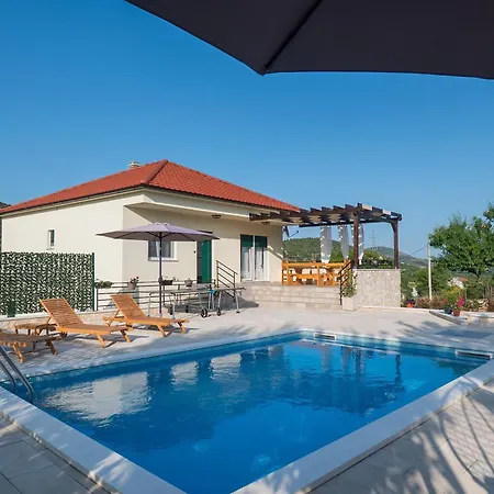 Willa Malenica - Pool And 1000m2 Fenced Garden *