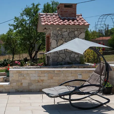 Malenica - Pool And 1000m2 Fenced Garden Willa