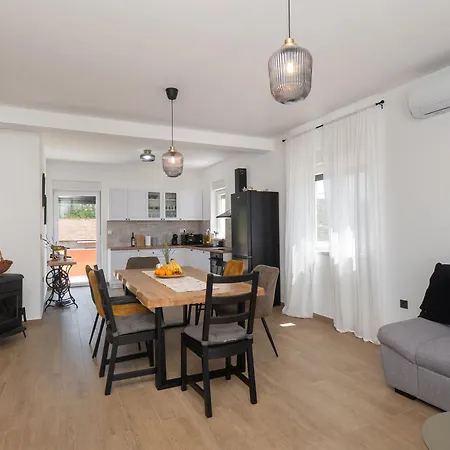 Malenica - Pool And 1000m2 Fenced Garden * Danilo Biranj