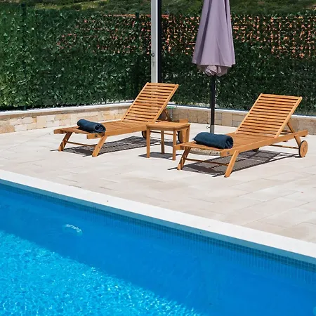 Malenica - Pool And 1000m2 Fenced Garden