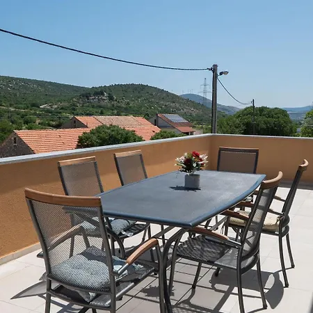 Malenica - Pool And 1000m2 Fenced Garden *
